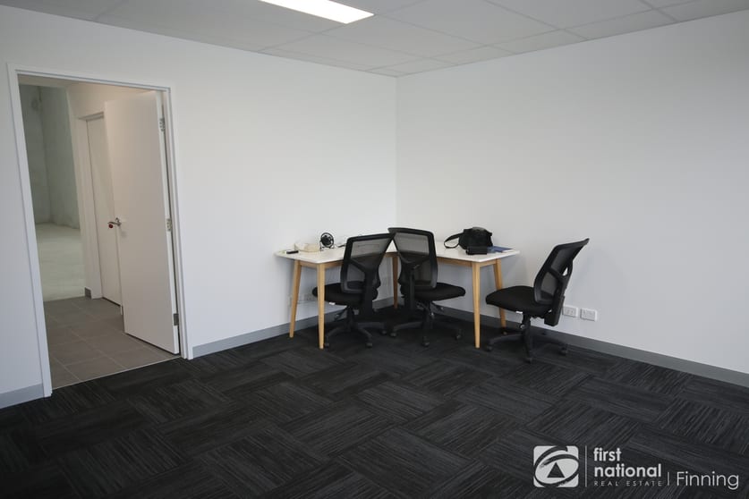 15/2 Wally Lynbrook VIC 3975 - Image 3