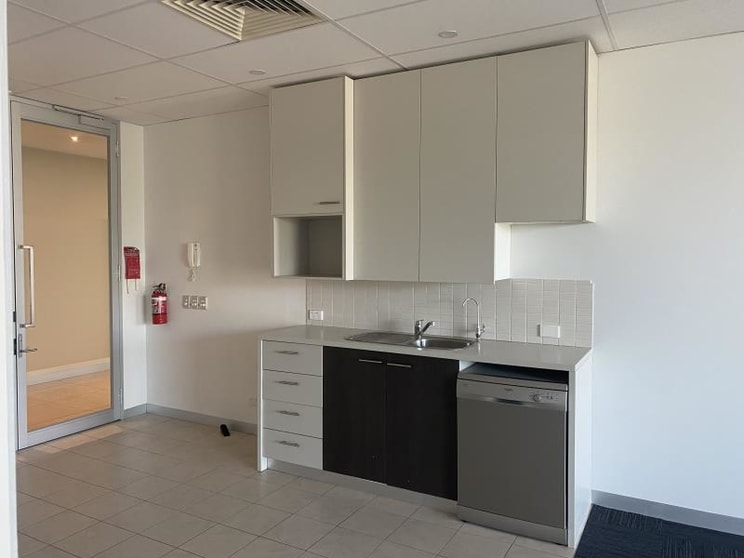 Click to view all images Level 2/60/574 Plummer Street Port Melbourne VIC 3207 - Image 3