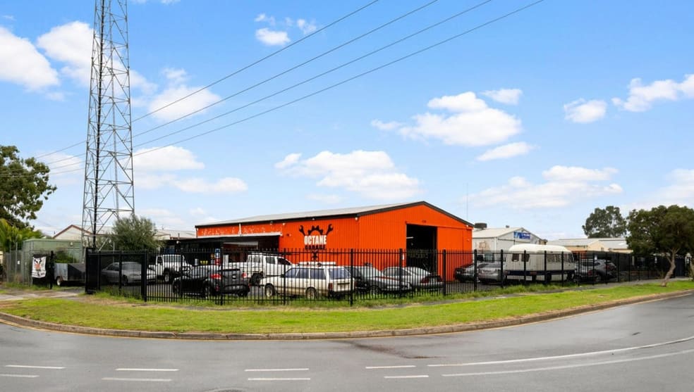 Click to view all images Warehouse 1, 7 Barfield Crescent Edinburgh North SA 5113 - Image 2
