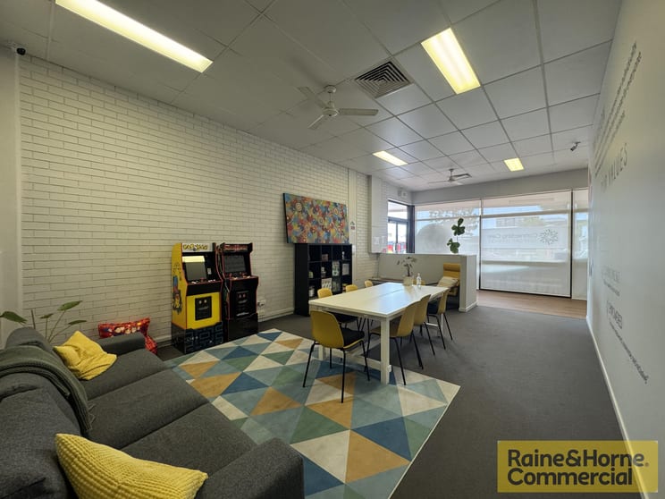Click to view all images 2/356 Gympie Road Strathpine QLD 4500 - Image 3