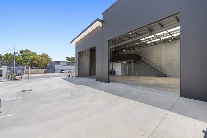 Click to view all images 2/14 Bassendean Road Bayswater WA 6053 - Image 2