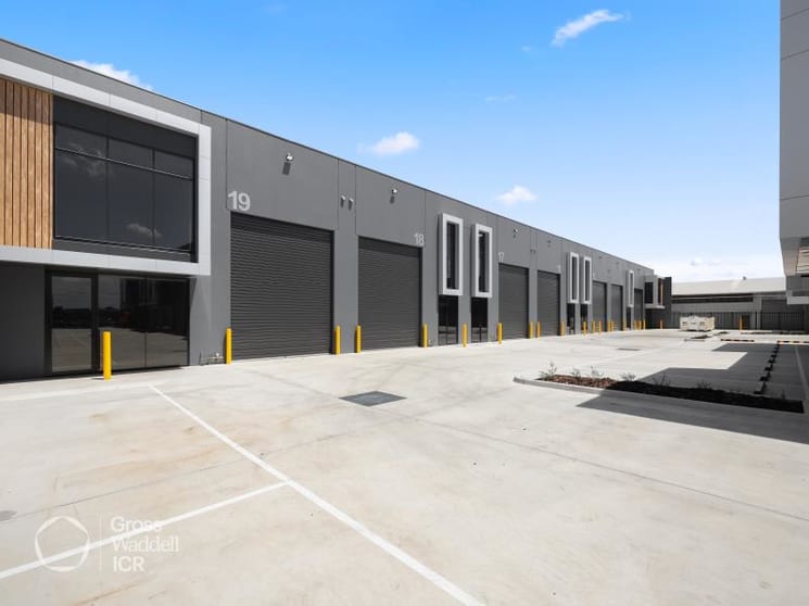 Click to view all images 19/21 McIntosh Street Airport West VIC 3042 - Image 3