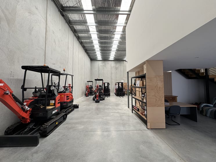 Click to view all images 35 Timor Circuit Keysborough VIC 3173 - Image 2