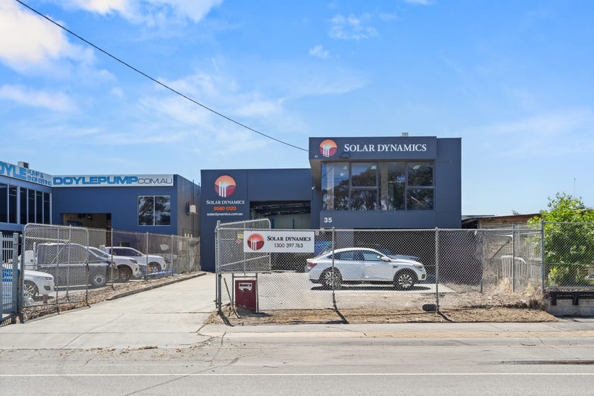 Click to view all images 35 Governor Road Mordialloc VIC 3195 - Image 2