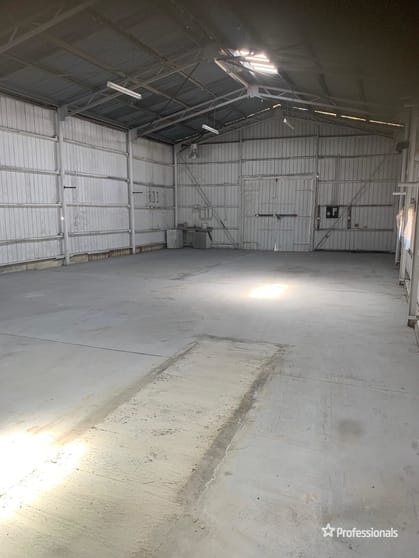 Click to view all images 2/36 Avery Street Neerabup WA 6031 - Image 3