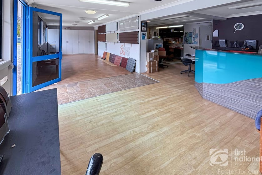 Click to view all images 1/72 Kularoo Drive Forster NSW 2428 - Image 2