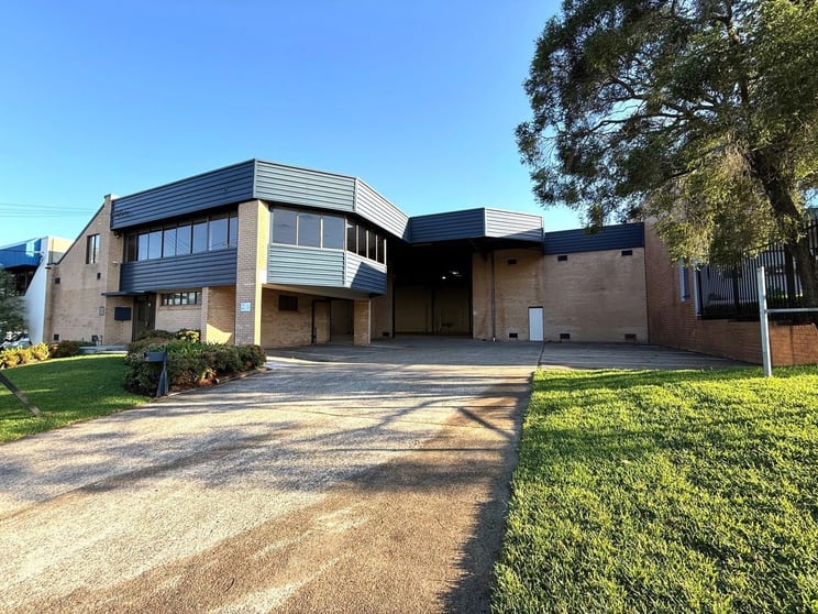 Click to view all images 11 Prince William Drive Seven Hills NSW 2147 - Image 1
