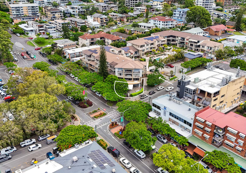 Click to view all images 2 Park Avenue Burleigh Heads QLD 4220 - Image 3