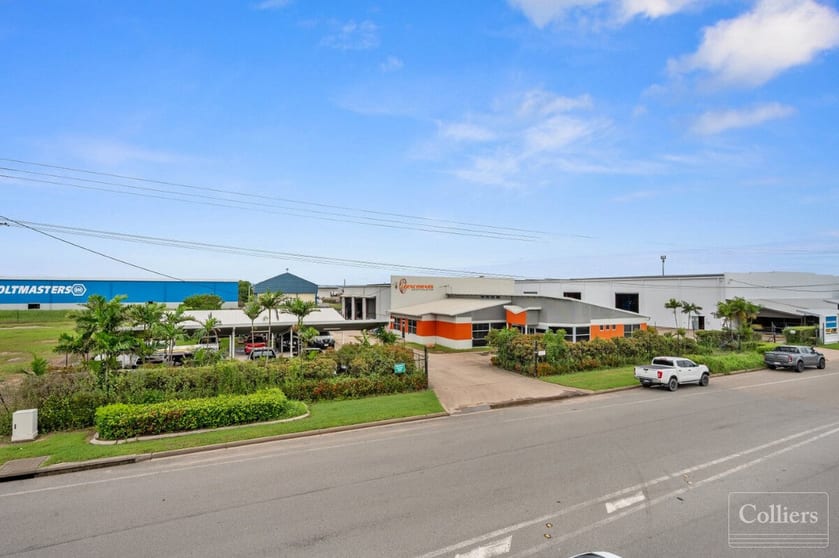 Click to view all images 8-12 Webb Drive Mount St John QLD 4818 - Image 2