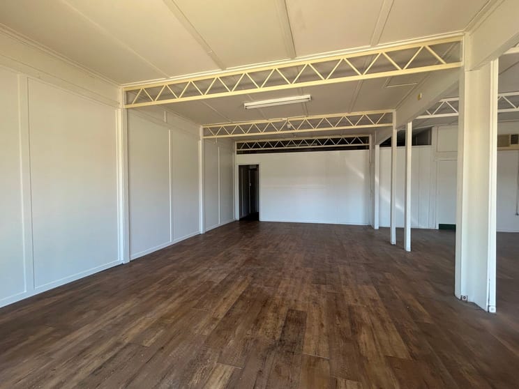 Click to view all images 4 MAYNE STREET Chinchilla QLD 4413 - Image 3