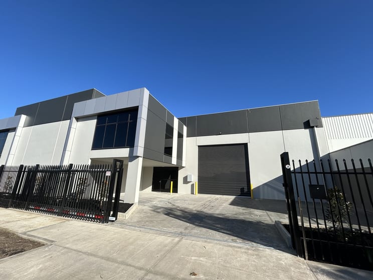 Click to view all images B/2 Zal Melton VIC 3337 - Image 1
