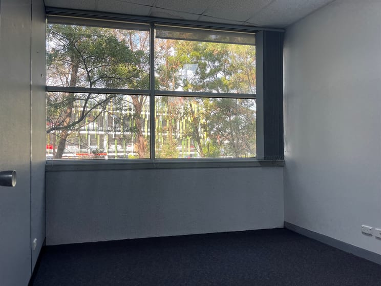 Click to view all images 5/96 Manchester Road Mooroolbark VIC 3138 - Image 3