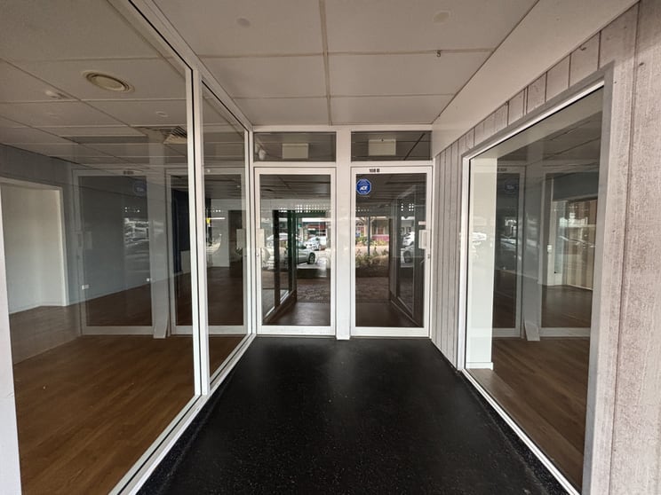 Click to view all images 1/98-108 Bloomfield Street Cleveland QLD 4163 - Image 3