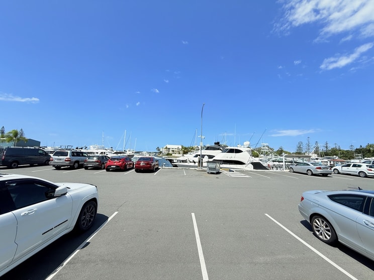 Click to view all images Unit 3/247 Bayview Street Runaway Bay QLD 4216 - Image 2