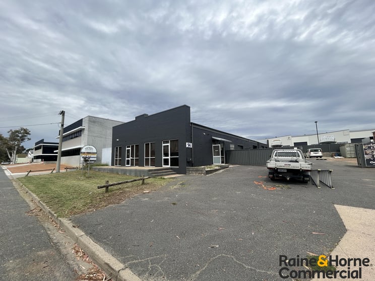 Click to view all images 1/14 Geelong Street Fyshwick ACT 2609 - Image 1