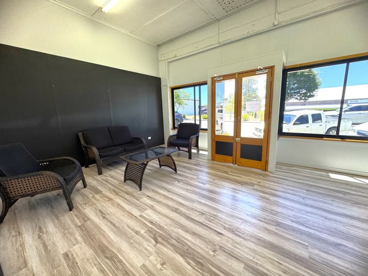 Click to view all images 75 Drayton Street Nanango QLD 4615 - Image 3