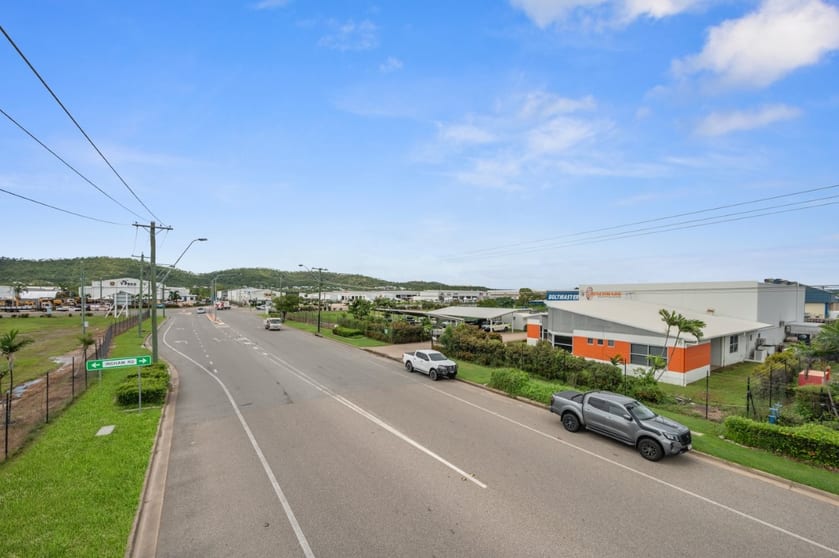 Click to view all images 8-12 Webb Drive Mount St John QLD 4818 - Image 3