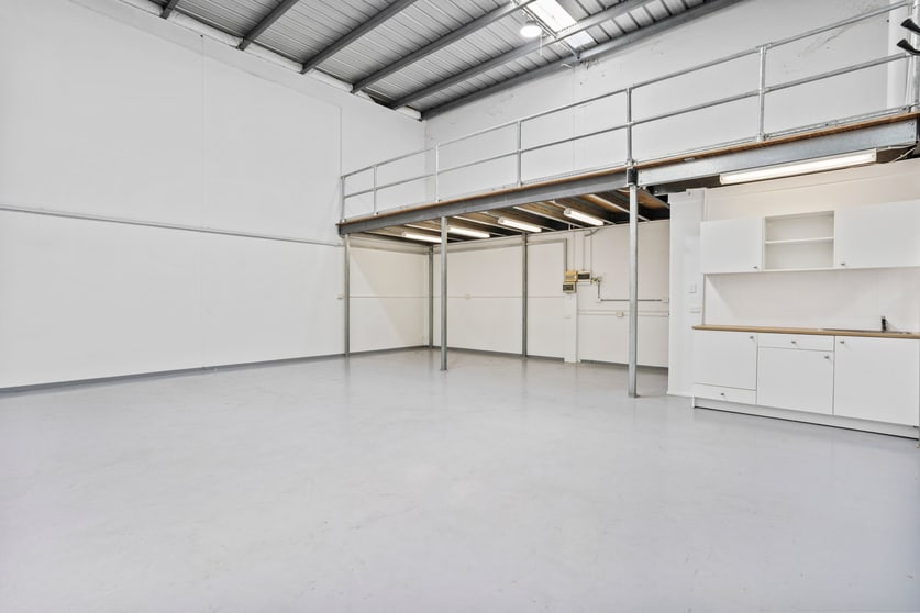 Click to view all images 2/22 Hutchinson Street Burleigh Heads QLD 4220 - Image 3
