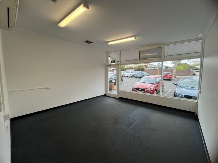 Click to view all images 4/1 Longview Road Windsor Gardens SA 5087 - Image 2