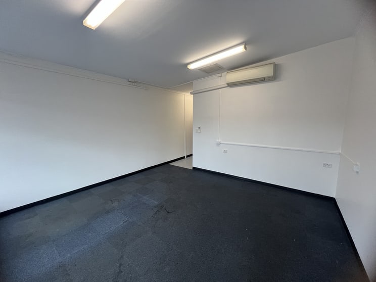 Click to view all images 4/1 Longview Road Windsor Gardens SA 5087 - Image 3