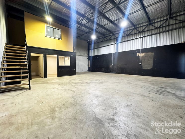 Click to view all images 151B Vaughan Street Shepparton VIC 3630 - Image 2