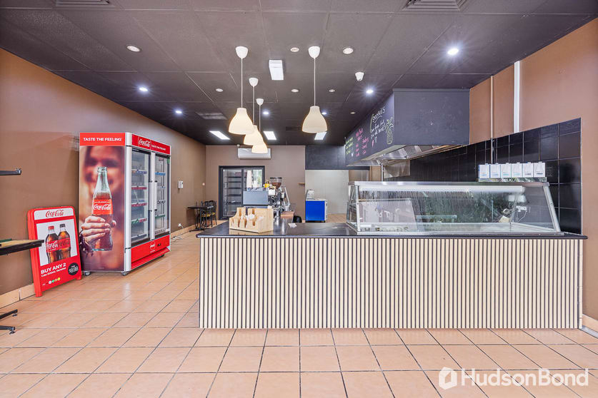Click to view all images 2/191 Hull Road Mooroolbark VIC 3138 - Image 3