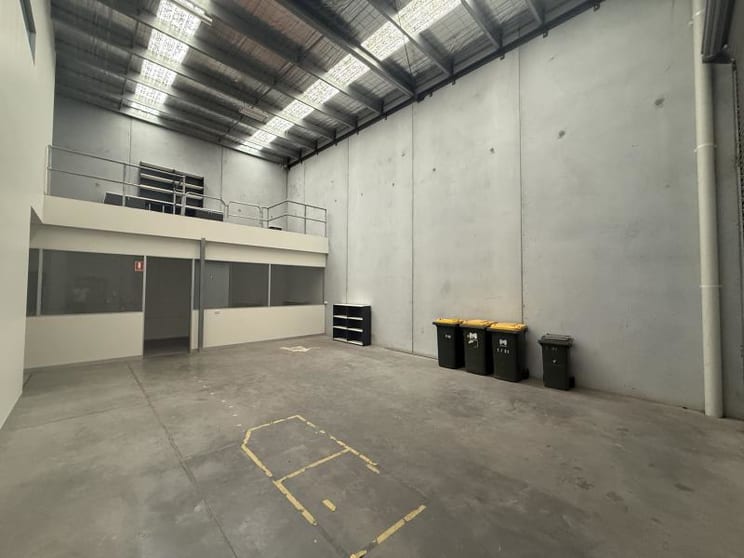 Click to view all images Unit/1/31 Sabre Drive Port Melbourne VIC 3207 - Image 3
