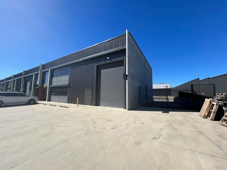 Click to view all images 8/98 Sawmill Circuit Hume ACT 2620 - Image 1