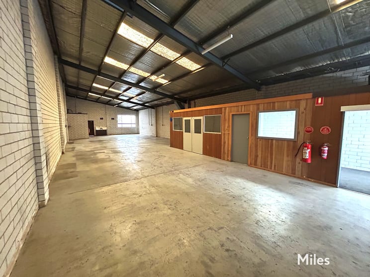 Click to view all images 2/14 Merchant Avenue Thomastown VIC 3074 - Image 3