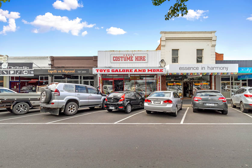 Click to view all images 180 Raymond St Sale VIC 3850 - Image 2