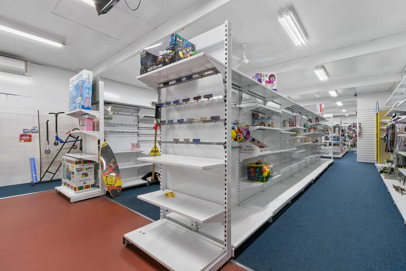 Click to view all images 180 Raymond St Sale VIC 3850 - Image 3