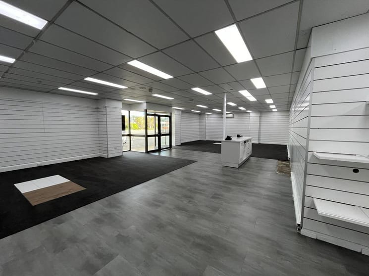 Click to view all images 304-308 Mulgrave Road Westcourt QLD 4870 - Image 3
