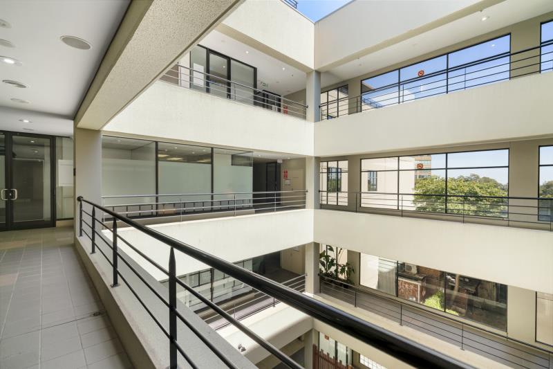 Click to view all images 209/22 St Kilda Road St Kilda VIC 3182 - Image 3