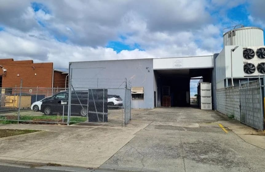 Click to view all images 15 Norwich Avenue Thomastown VIC 3074 - Image 1