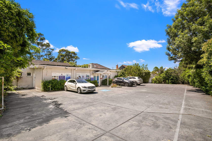 Click to view all images 585-587 Grimshaw Street Bundoora VIC 3083 - Image 1