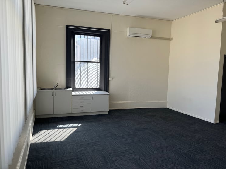Click to view all images Room 10, 64-68 Liverpool Street Hobart TAS 7000 - Image 3