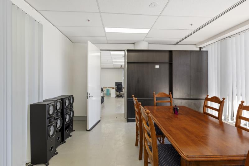 Click to view all images 21/150 Albert Road South Melbourne VIC 3205 - Image 3