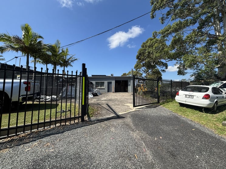 Click to view all images 2/5 Mundowi Road Mount Kuring-gai NSW 2080 - Image 2