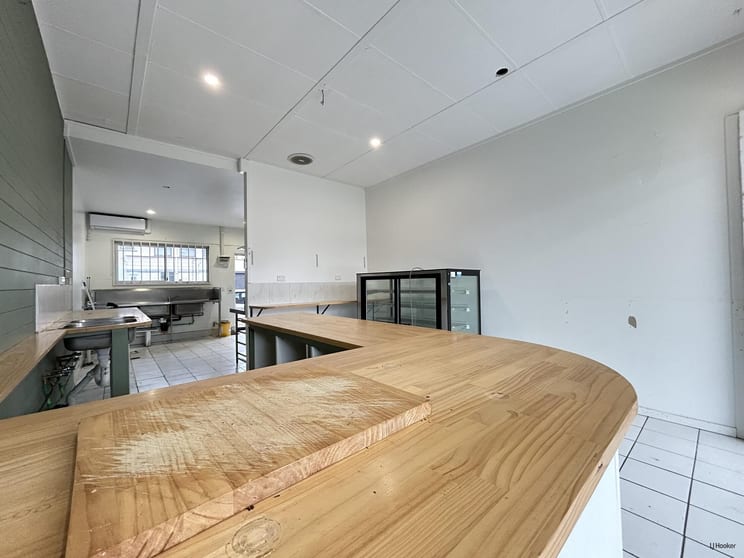 Click to view all images 7/1840 Gold Coast Highway Burleigh Heads QLD 4220 - Image 3