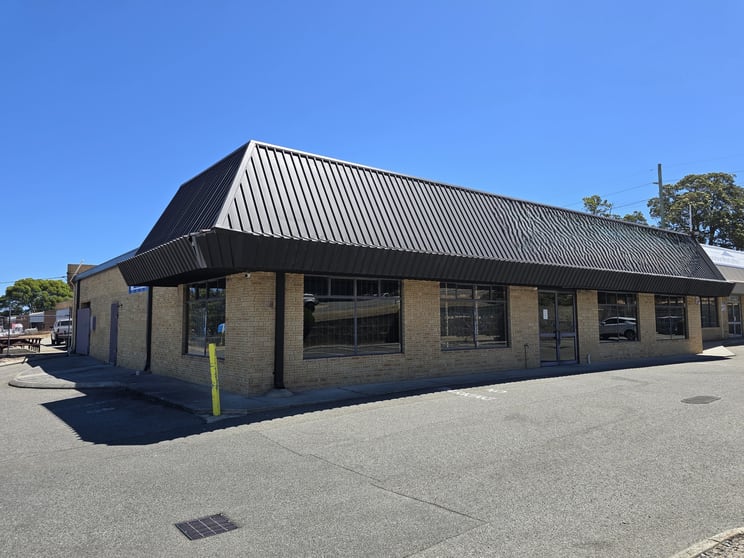 Click to view all images 1/2 Port Pirie Street Bibra Lake WA 6163 - Image 1