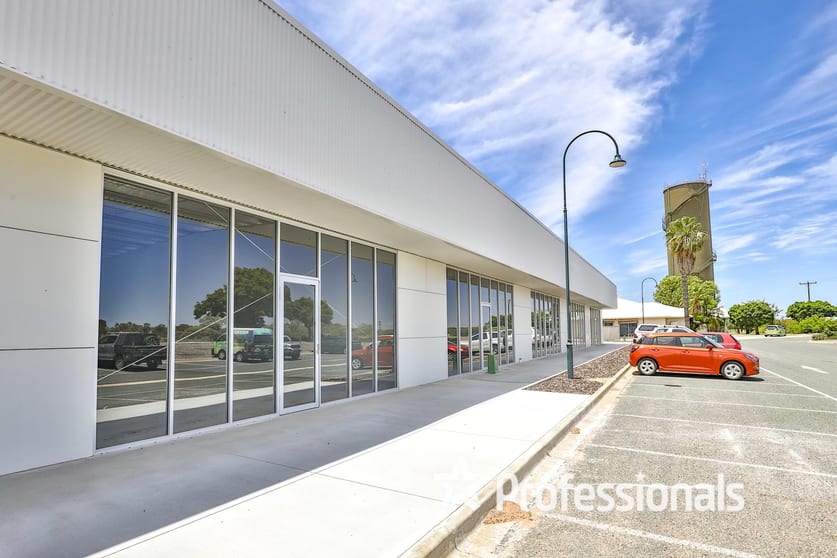 Click to view all images 4-6 Midway Drive Buronga NSW 2739 - Image 1