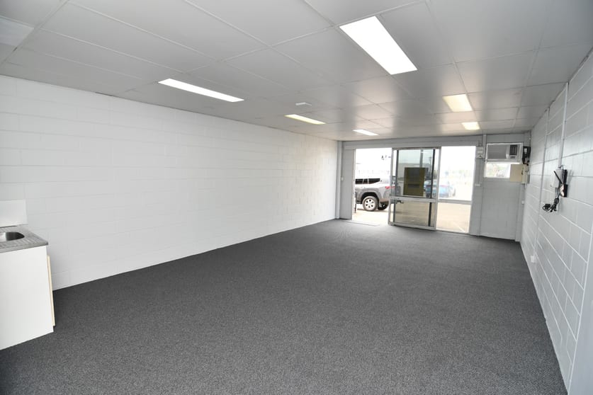 Click to view all images 12/62 Keane Street Currajong QLD 4812 - Image 3