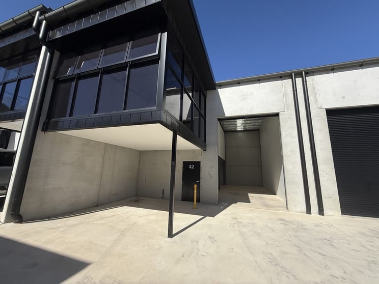 Click to view all images Unit F05/25 Val Reid Crescent Hume ACT 2620 - Image 1