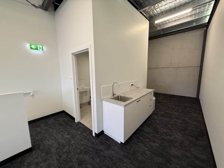 Click to view all images Unit F05/25 Val Reid Crescent Hume ACT 2620 - Image 3