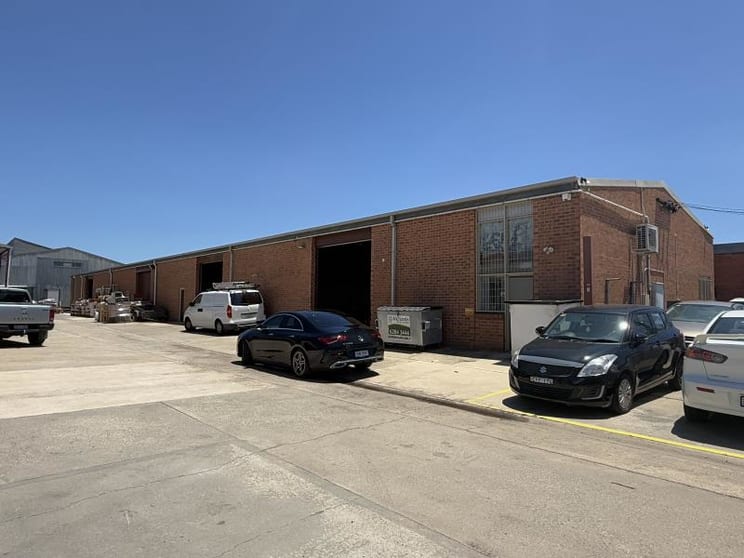 Click to view all images Unit 2/15 Yallourn Street Fyshwick ACT 2609 - Image 1