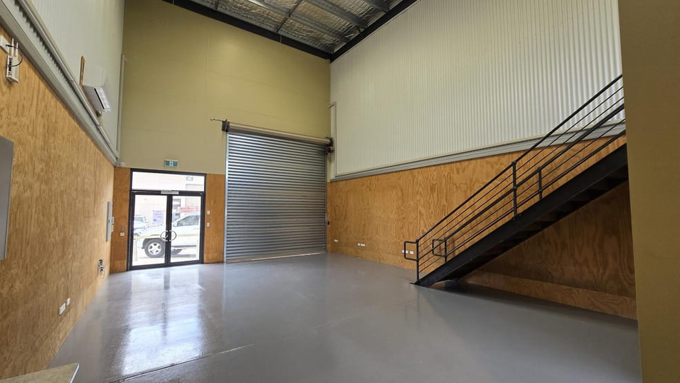 Click to view all images 8/281 Station Road Yeerongpilly QLD 4105 - Image 3