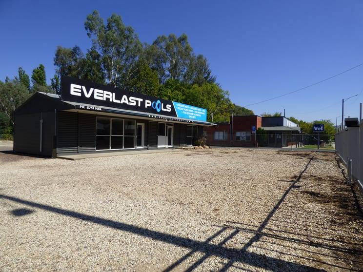 Click to view all images 77 Myrtle St Myrtleford VIC 3737 - Image 2