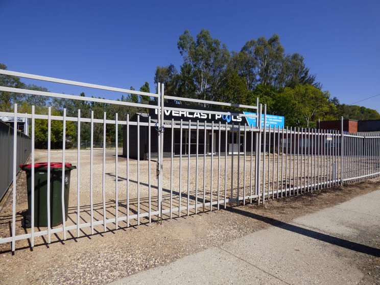 Click to view all images 77 Myrtle St Myrtleford VIC 3737 - Image 3