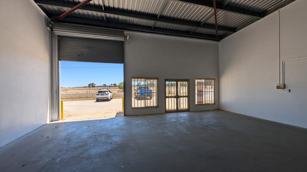 Click to view all images Unit 1/29 Gingin Brook Road Coonabidgee WA 6503 - Image 3