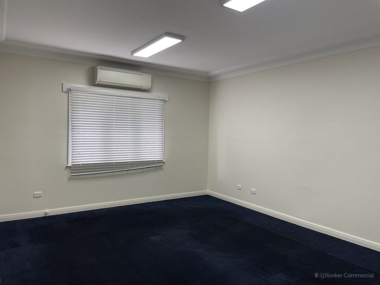 Click to view all images 2a Phillip Street East Toowoomba QLD 4350 - Image 2